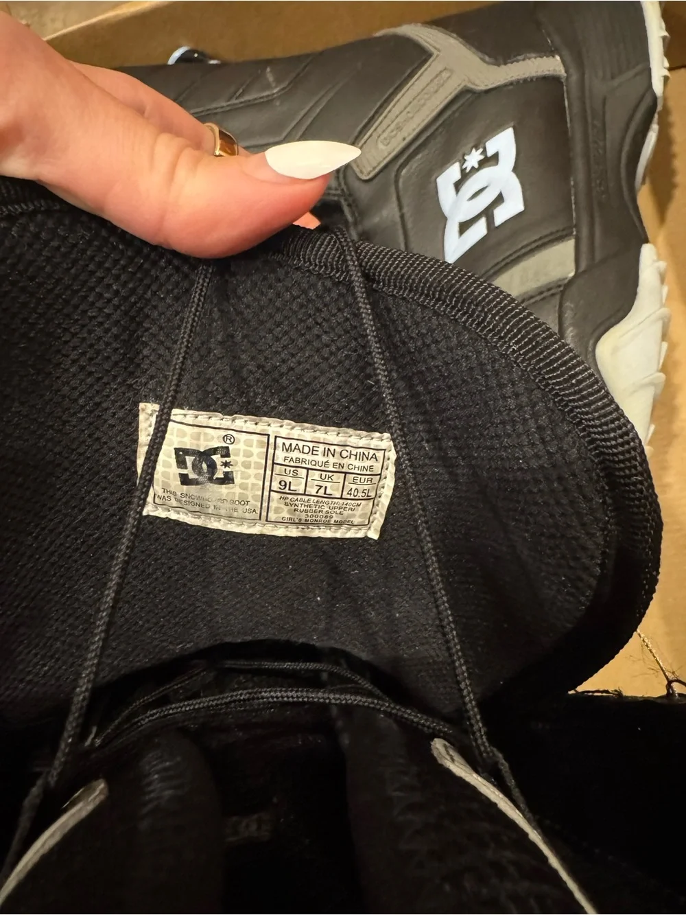 Women’s DC snowboarding boots size 9